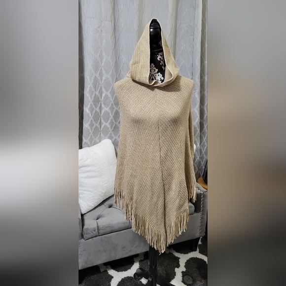 Poncho - Hoodie - Tan & Cream - Picture 1 of 8